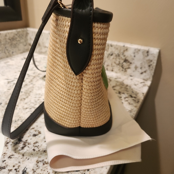 Black and Tan Shoulder Bag with Versatile Design - Picture 2 of 4